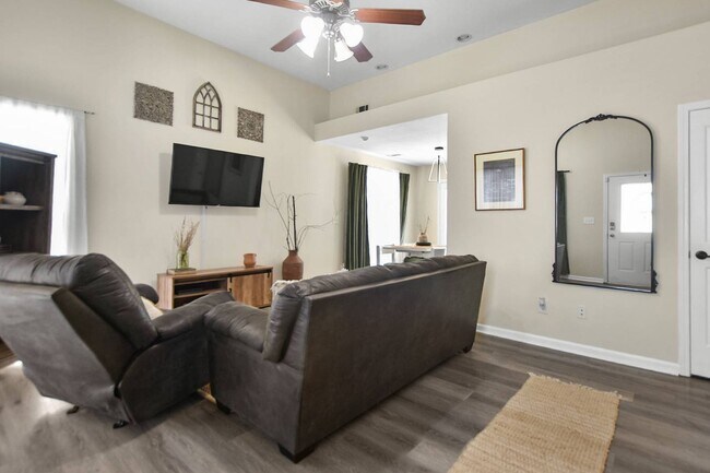Photo - Pet Friendly Three Bedroom!