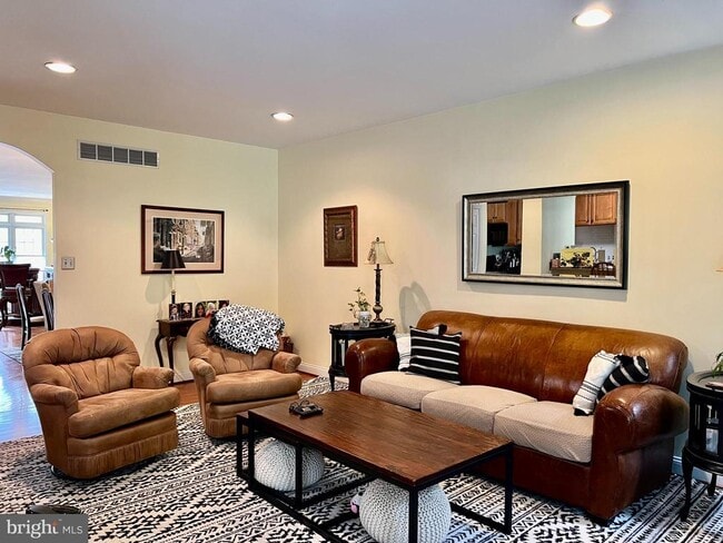 Photo - 668 Greycliffe Ln