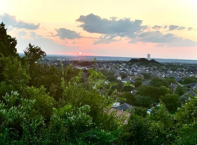 Photo - 1915 Sutton Pl