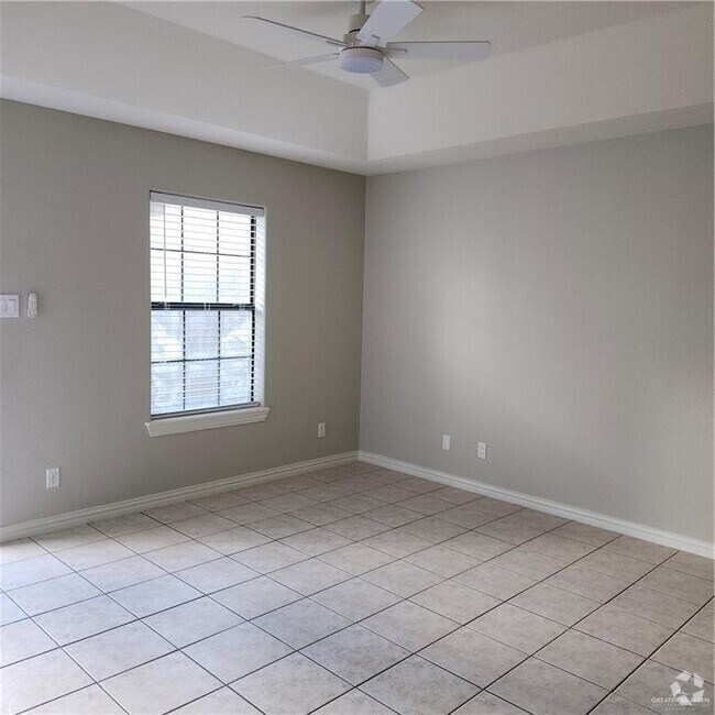 Building Photo - 1501 W Carmen Ave Unit 3 Rental