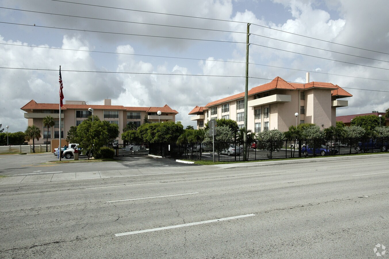 Coral Park Apartment - Coral Park Apartment