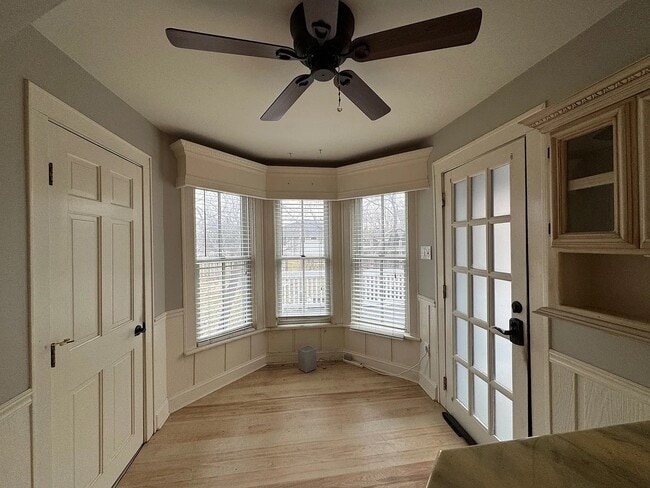 Photo - 800 E Belmont Ave