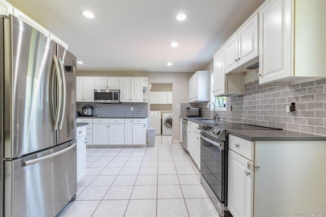 Photo - 977 Woodcliff Dr