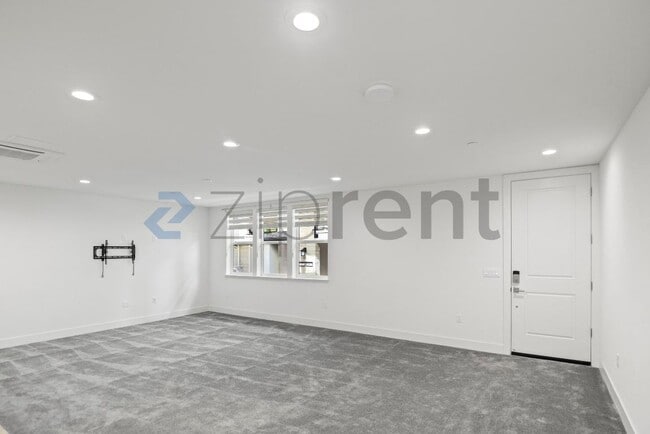 Photo - 1107 Lorenzini Lp