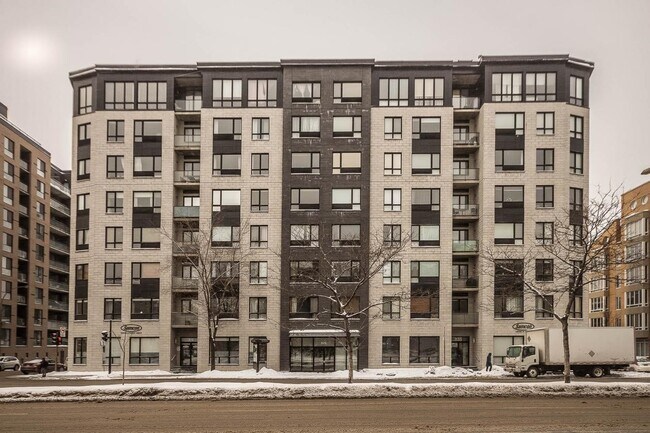 Building Photo - 825 Boul René-Lévesque E Unit 310