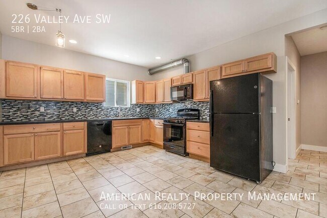 Photo - 226 Valley Ave SW