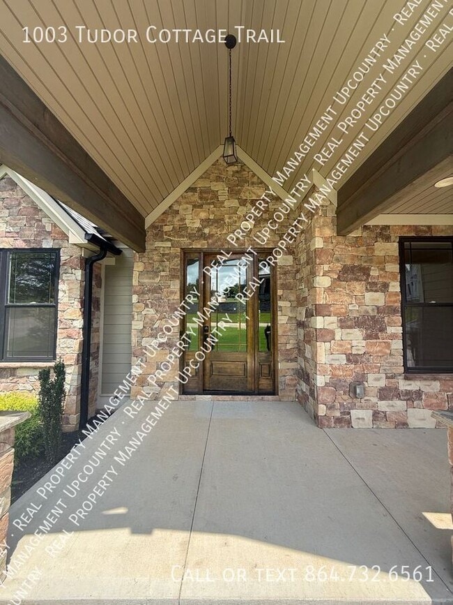 Photo - 1003 Tudor Cottage Tr