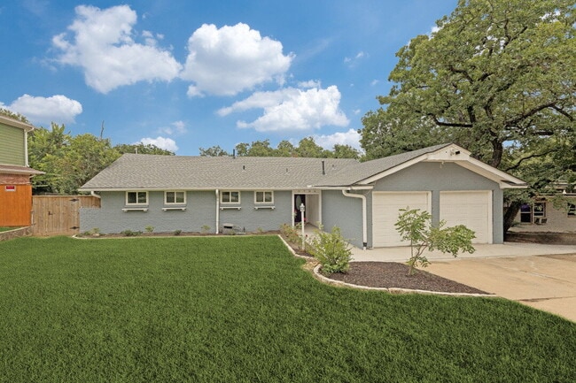 Building Photo - "Discover Spacious Comfort: 4-Bed, 2-Bath Home on Rockhill Road, Fort Worth!"