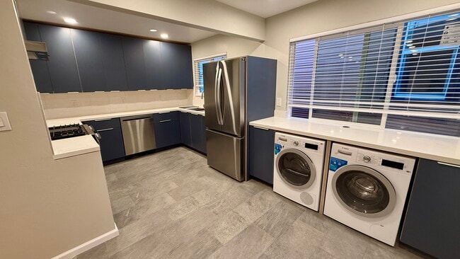 Building Photo - 3640 West St Unit 1