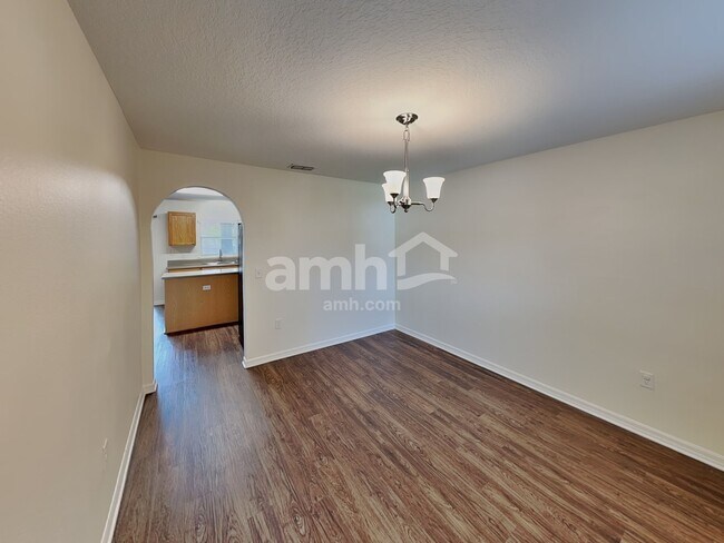 Photo - 209 King Arthur Ct