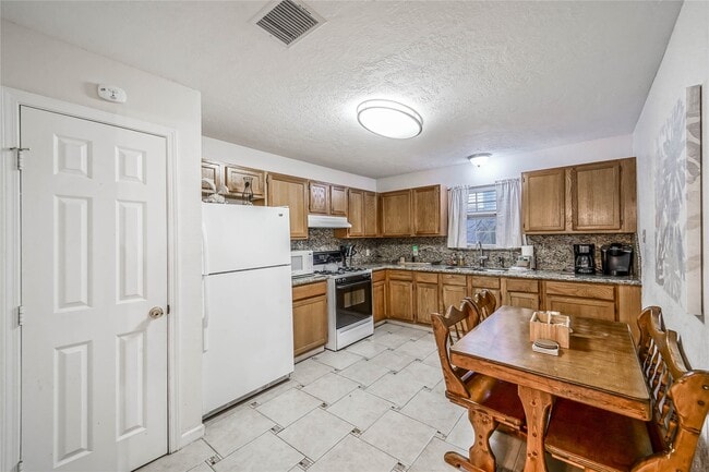 Photo - 1320 Avenue L