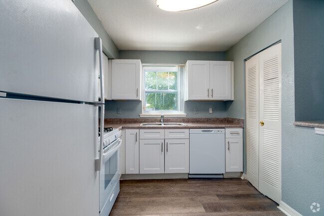 3BR, 2BA - 1,149SF - Kitchen