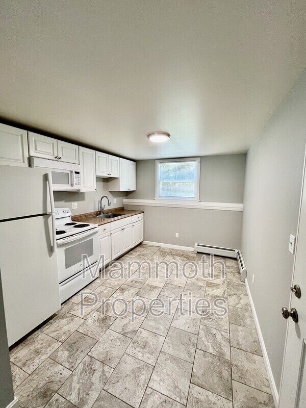 Building Photo - 9 Emerald Dr Unit 1 Rental