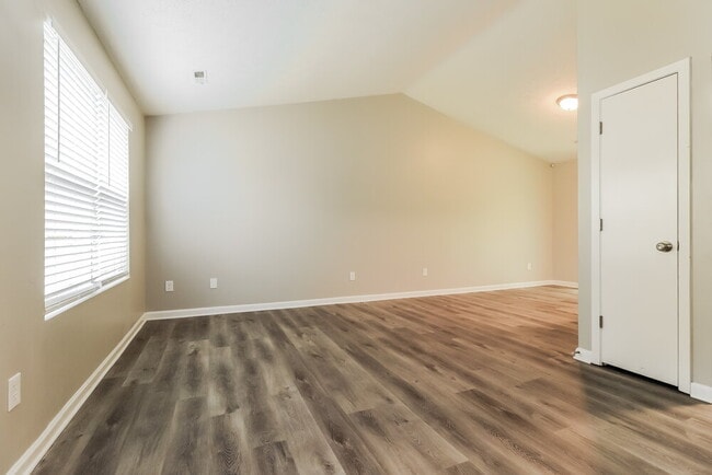 Photo - 876 Highland Terrace NE