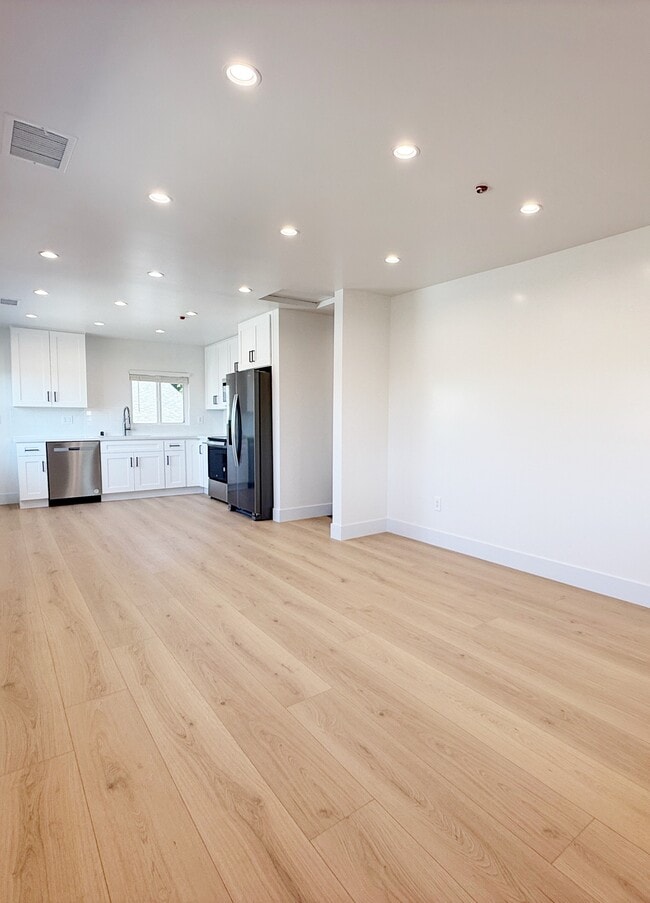 Building Photo - 129 N Vendome St