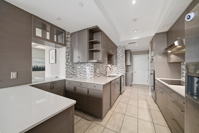 5100 San Felipe St Unit 374E