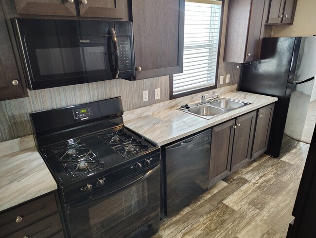 Photo - 5192 Champagne Dr