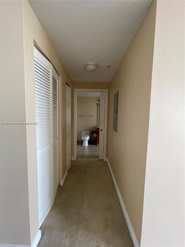 Photo - 888 Douglas Rd Unidad PH13 Rental