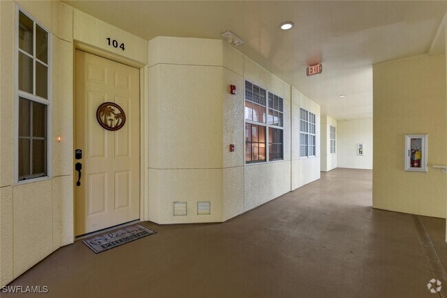 Building Photo - 4844 Hampshire Ct Unit 104 Rental