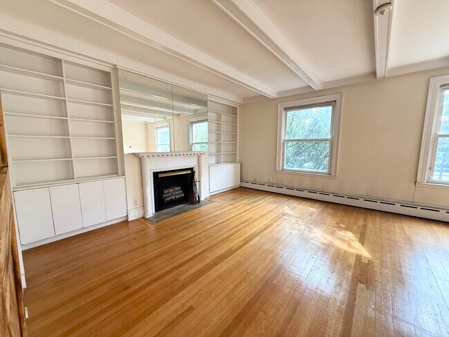 Building Photo - 1712 Beacon St Unit 2 Rental