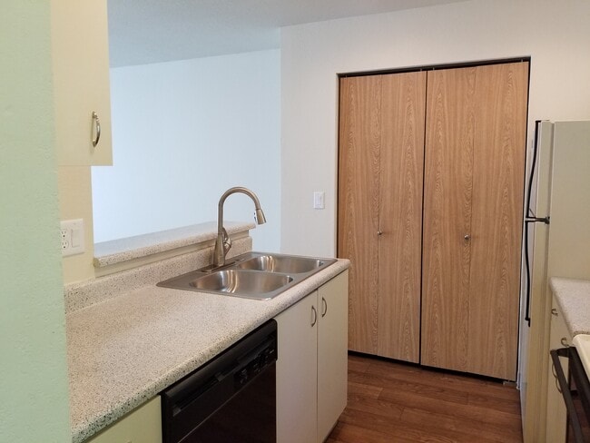 Photo - Riverwood Apartments