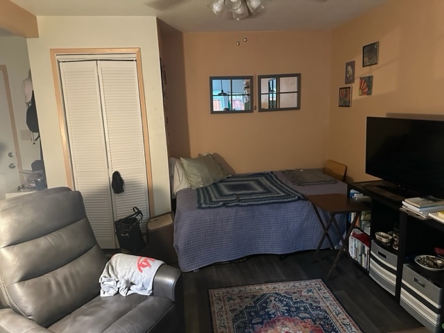 Can accomodate a double or queen size bed - 2613 Harkness St House