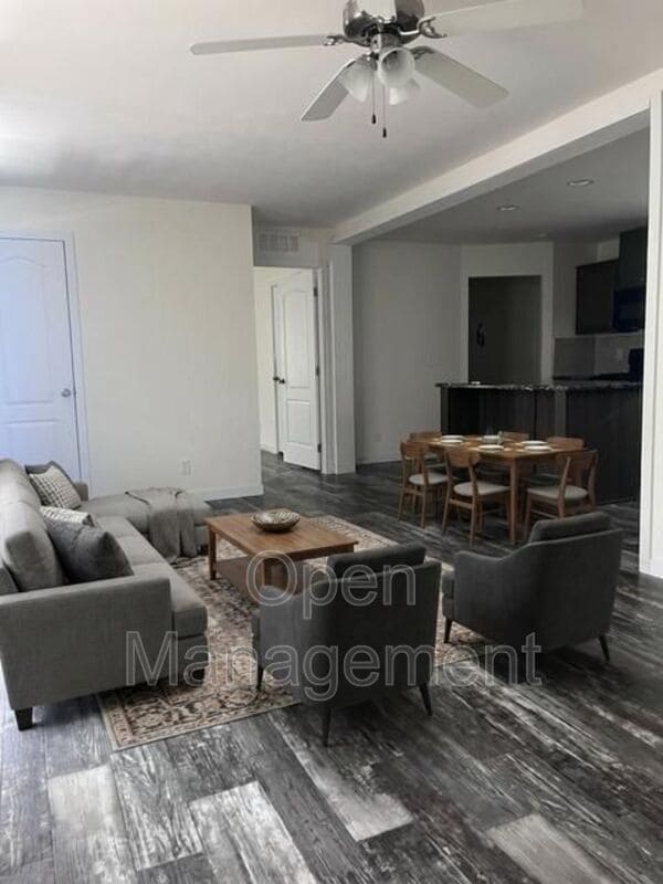 Photo - 511 E 1st St