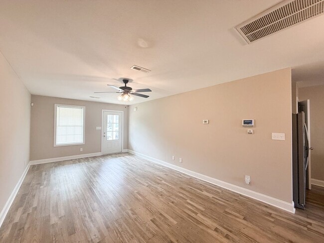 Photo - 3 Bedroom 2 1/2 Bathroom Home