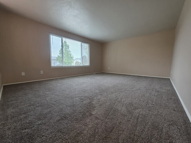 Photo - 360 Belaire Cir