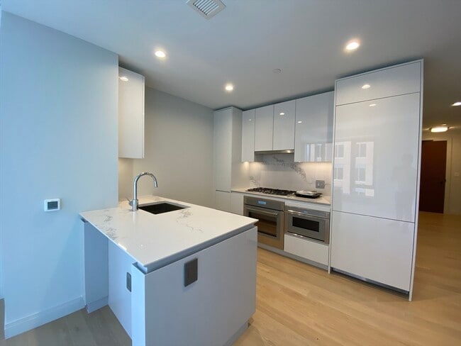 Photo - 135 Seaport Blvd Condo Unit 708
