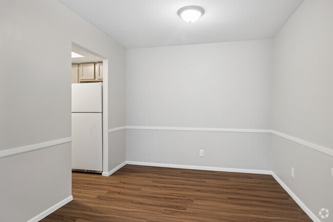 1BR, 1BA - 550SF - Dining Room