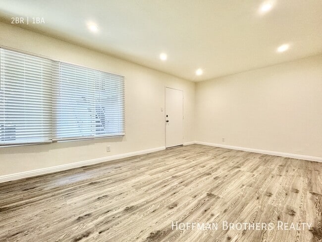 Photo - 1145 Elden Ave Unidad 5