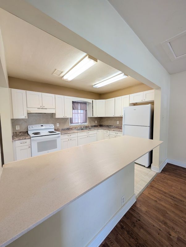 Photo - 1200 Kaley Ave