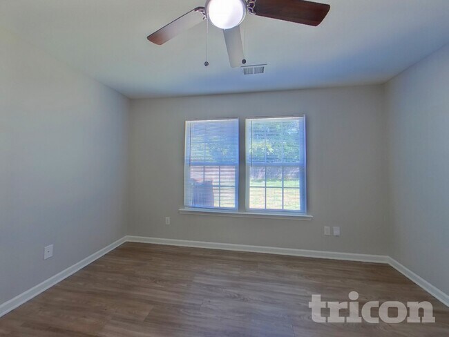 Photo - 225 Eagle Pointe Dr