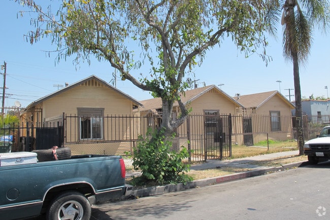 Photo - 1201 E 64th St