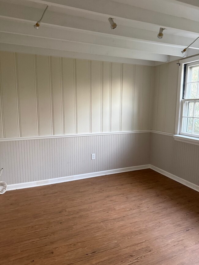 Photo - 170 Wilmot Rd