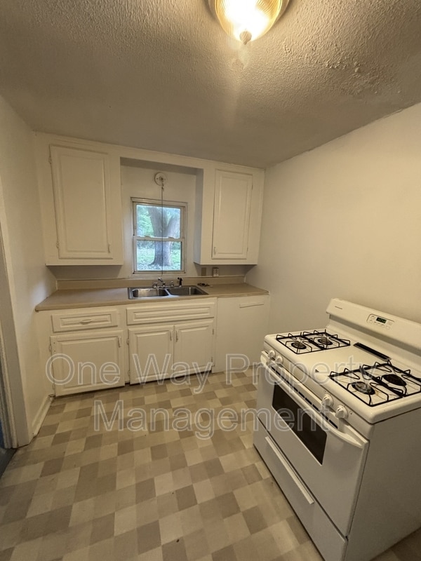 Photo - 1738 N Poplar Ave