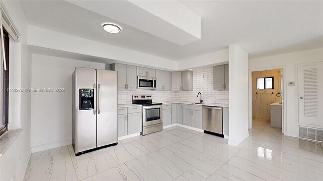 Photo - 220 SW 8th Ave Apartment Unit 2