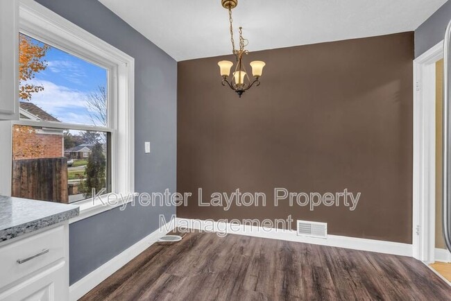 Photo - 1687 Rushton St