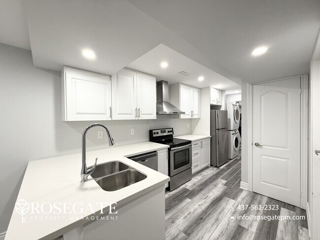 Photo - All-Inclusive 2-Bedroom Unit with Parking in Brampton (Utilities Included) Unité 2