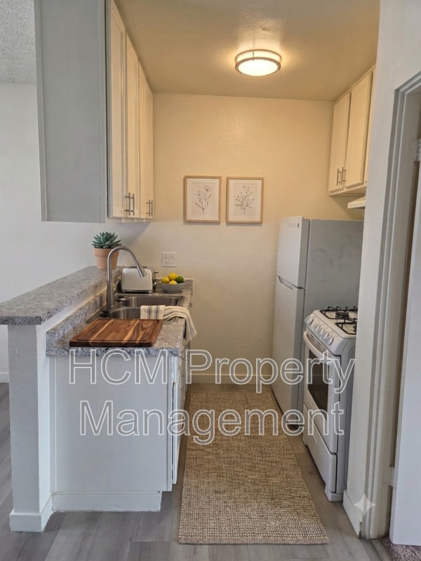 Photo - 10237 Fernglen Ave