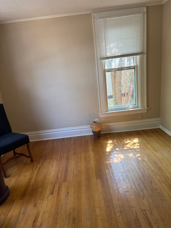 1303 Main St