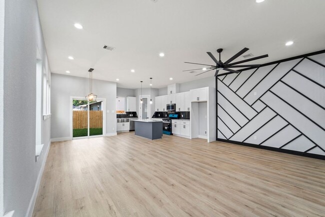 Photo - 6631 Foster St