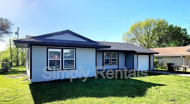 Photo - 1704 Langford St