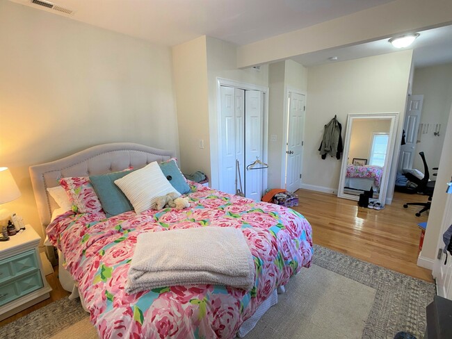 Photo - 537 Main St Unit 2B
