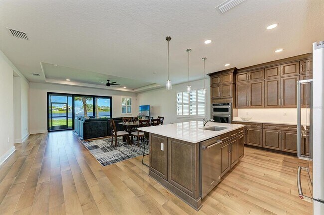 Photo - 18530 Midsummer Pl