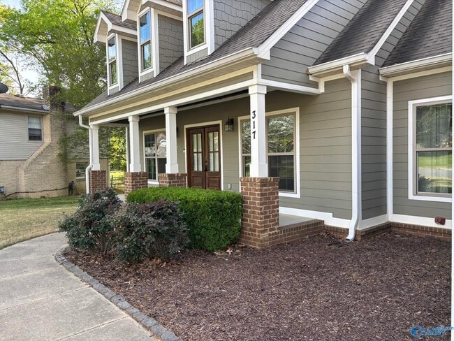 Photo - 317 Rosemont Rd SE