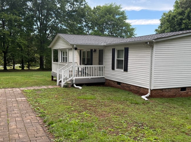 Photo - 1569 Loomfixer Lake Rd