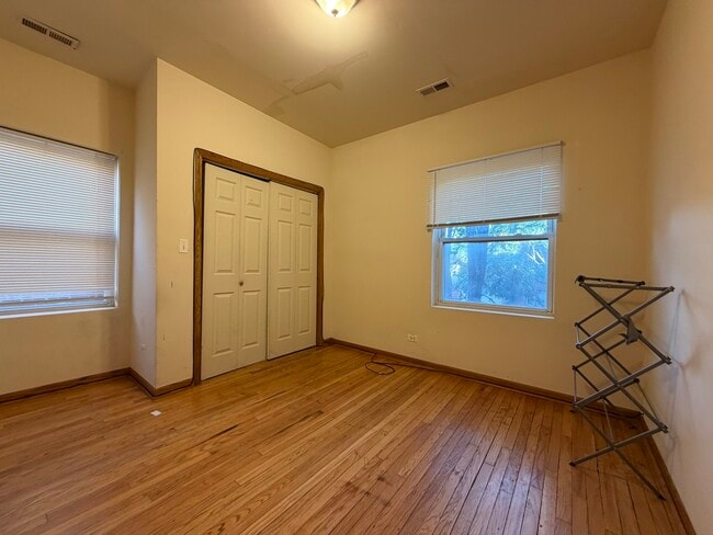 Photo - 3000 W 61st St