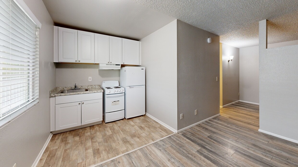 Photo - Eastpointe - 8477 East Broadway Blvd Tucso... Apartments